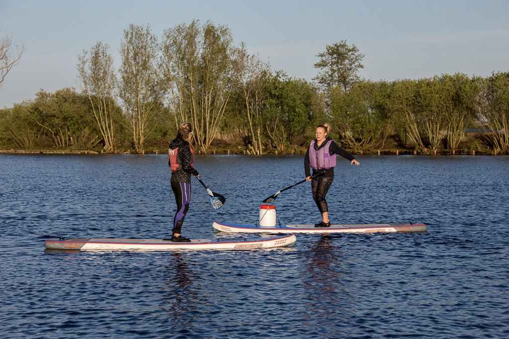 Deelnemers suppen op de Vinkeveense plassen
